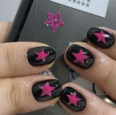 Punk Acrylic Nails Short, Emo Short Nails, Gel Black Nails, Pink Black Nails, Stars Nails, Chappel Roan, Punk Nails, Hippie Nails, Goth Nails