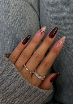 27  Simple Winter Nail Ideas That Are So Incredibly Stunning Kutek Disney, Maroon Nails, Nagel Inspo, Brown Nails, Pretty Acrylic Nails, Minimalist Nails, Chic Nails, Short Acrylic Nails, Long Acrylic Nails