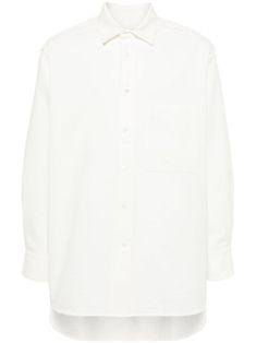 off-white straight-point collar front button fastening long sleeves buttoned cuffs chest patch pocket side slits straight hem White Shirt With Buttoned Pockets For Work, White Buttoned Pockets Shirt For Work, White Long Sleeve Top With Concealed Placket, Elegant Oversized Shirt With Pockets, Classic White Shirt With Buttoned Pockets, White Long Sleeve Shirt With Buttoned Pockets, Long Sleeve Shirt With Concealed Placket For Daywear, White Long Sleeve Tops With Buttoned Pockets, White Button-up Outerwear With Welt Pockets