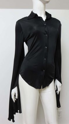 For Sale on 1stDibs - A fabulous black fine stretch silk shirt, top, blouse from Tom Ford for Gucci. It is semi fitted with a shirt collar, black mother of pearl Gucci inscribed Elegant Silk Gucci Tops, Chic Gucci Blouse For Formal Occasions, Gucci Tops For Work With Button Closure, Chic Gucci Evening Tops, Gucci Collared Shirt For Work, Elegant Long Sleeve Gucci Shirt, Elegant Gucci Shirt For Work, Gucci Formal Long Sleeve Shirt, Elegant Gucci Long Sleeve Shirt