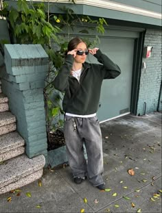 More Masculine Outfits, Baggy Jeans Outfit Streetwear, Quarter Zip Up Outfit, New Jersey Aesthetic Outfits, Baggy Outfit Ideas Street Styles, Best Baggy Jeans For Women, Masc School Outfits, Masc Christmas Outfits, Baggy Fits Women Streetwear