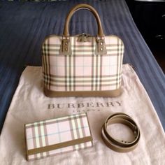 Pink Burberry Bag, Pink Designer Bags, Strap For Bag, Burberry Pink, Vintage Designer Bags, Bag Lock, Clueless Outfits, Girly Bags, Pretty Bags