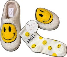 Super Soft White Socks For Loungewear, White Super Soft Socks For Loungewear, Comfy White Socks For Loungewear, Trendy Comfortable White Socks, Comfortable White Socks For Loungewear, Comfortable White Indoor Socks, Trendy Super Soft Comfortable Socks, White Super Soft Socks, White Super Soft Comfortable Socks