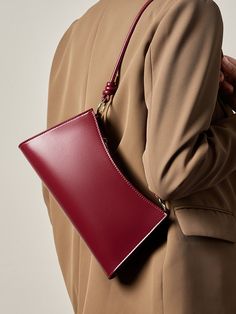 Genere: donne
Tipo: borsa a tracolla
Caratteristiche: vera pelle di alta qualità, tasche interne
Materiali principali: pelle bovina
Fodera: poliestere
Tipo di chiusura: cerniera
Stile: Casual, Quotidiano, Minimalista

Misurare:

Lunghezza: 27 cm / 10.63  "
Larghezza: 5 cm / 1.97  "
Altezza: 15 cm / 5.91  " Leather Handbags Women, Baguette Bag, Fall Shoes, Types Of Bag, Womens Crossbody Bag, Retro Stil, Winter Shoes, Estilo Retro, Womens Tote