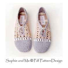 a pair of crocheted shoes with white lace