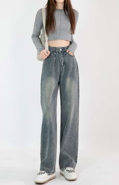 Show off your killer style with this Wide Leg Faded High Waist Jeans from nightcity clothing. Offering a perfect balance of comfort and modern fashion, these jeans are sure to become your favorite piece for weekend errands or night on the town. With their classic high-waisted fit and a unique faded wash, you'll love how these jeans look paired with any of your favorite tops. Get ready to make a statement with this Wide Leg Faded High Waist Jeans.
Gender: WomenMaterial: Denim, PolyesterClothing L Chic Jeans, Jeans Look, Jeans Y2k, Faded Jeans, Urban Wear, Waist Jeans, Jeans Women, Modern Fashion, Casual Jeans