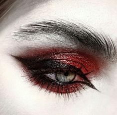 Halloween Horror Nights Makeup, Vampire Prom Makeup, Winter Goth Makeup, Neo Gothic Aesthetic, Casual Gothic Makeup, Goth Valentines Day Makeup, Vampyr Smink, Red And Black Makeup, Gothic Eye Makeup