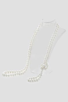 This sumptuous piece of jewelry features a retro-elegant yet slightly modern style that complements the lavish garments, reminiscent of the roaring 1920s. Features: Lustrous imitation pearls Double strand design 59 inch / 150cm long 8mm pearls 1920 Accessories, Roaring 20s Jewelry, 20s Jewelry, Handmade Pearl Necklace, Roaring 1920s, 1920s Jewelry, Your 20s, Long Pearl Necklaces, Pearl Necklaces