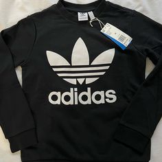 Brand New Adidas Pullover. Size Medium Basic Black T-shirt For Winter, Fall Adidas Logo Cotton Sweatshirt, Basic Long Sleeve Sweatshirt With Logo Print, Basic Adidas Logo Crew Neck Tops, Adidas Logo Long Sleeve Sweatshirt For Fall, Adidas Logo Sweatshirt With Crew Neck For Fall, Adidas Long Sleeve Sports T-shirt, Basic Adidas Crew Neck Tops, Adidas Long Sleeve Sweatshirt For Fall