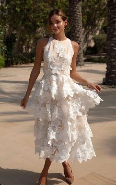 dresses Hepburn Dress, Modern Luxe, Beautiful Dress Designs, Flower Dress, Flower Applique, Flower Dresses, Beautiful Dress, Beautiful Dresses, Designer Dresses