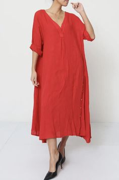 • Made in Italy • 100% Linen Relaxed Fit Solid Color Linen Dress, Solid Color Linen Dress For Daywear, Linen Dress For Daywear, V-neck Ramie Linen Dress, Beach Ramie Linen Dress, Solid Linen Maxi Dress For Vacation, Chic Flowy Linen Dress, Solid Color Linen Vacation Dress, Vacation Linen Dress Solid Color