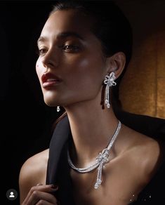 Stylish Jewelry Accessories, Crystal Wedding Necklace, Wedding Necklace Set, The Bling Ring, Jewelry Editorial, High Fashion Jewelry, Jewelry Photoshoot, Indian Jewelry Sets, Necklace Sets