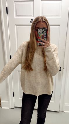 Beige sweater that is perfect for that go to sweater!! This is gonna be the sweater you constantly grab for. This is comfy and cute!! Cute And Comfy Winter Outfits, Fall Teen Outfits, Comfy Warm Outfits, Fall Outfits Teenage Girl, Cute Winter Outfits For Teens, Winter Outfits For Teens, Fall Outfits Teen, Good Clothing Brands, Beige Sweater Outfit