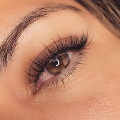 Wispy Hybrid, Eyelash Extensions Classic