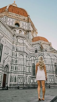 Florence Photo Ideas Florence Italy Poses, Toscana Photo Ideas, Florence Poses Photo Ideas, Italy Photo Poses, Florence Italy Instagram Pictures, Florence Italy Picture Ideas, Florence Picture Ideas, Firenze Photo Ideas, Florence Photo Ideas