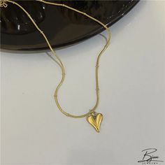 Bjux - Collar de acero titanio simple vintage amor colgante clavícula cadena suéter simple Valentine's Day Pendant Necklace In Alloy, Valentine's Day Pendant Alloy Necklace, Alloy Heart Pendant Necklace With Clavicle Chain, Alloy Clavicle Chain Necklace With Heart Pendant, Alloy Necklace With Heart Pendant And Clavicle Chain, Heart Shaped Alloy Necklace With Adjustable Chain, Everyday Clavicle Chain Necklace In Alloy, Valentine's Day Alloy Pendant Charm Necklaces, Valentine's Day Metal Clavicle Chain Charm Necklace