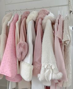 Girly Dorm, Bows Pink, Winter Princess, Look Rose, Dorm Inspo, Fluffy Jacket, Coquette Style, Pink Life, Blogger Girl