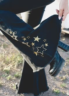 Flare Pants With Stars, Star Asethic Clothes, Star Based Outfits, Star Inspired Outfits, Star Outfit Aesthetic, Star Bell Bottom Jeans, Star Pocket Jeans, Bellbottom Pants Outfits, Star Themed Outfits