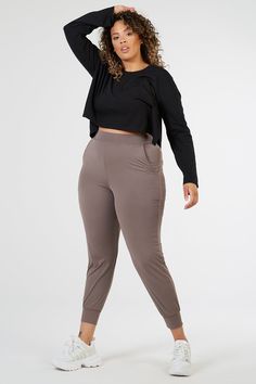 Gabi is 5'10 | Waist 33 | Hips 44 | Wearing Size XL Slim Fit Joggers, High Performance, Size Guide, Perfect Fit, Relaxed Fit, Slim Fit, High Waisted, One Piece, How To Wear