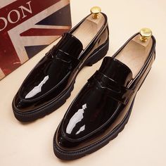 Lasaky - Vintage Crocodile Pattern Fashion Loafers with Pointed Toe Design and Slip-On Style for Hair Stylists - Height Increasing Shoes Style For Hair, Gentlemen Wear, Street Style Outfits Men, Crocodile Pattern, Mens Fashion Classy, Men Loafers, Hair Stylists, Walk This Way, Mens Shoes Boots