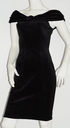 Description: Vintage 80s black velvet cocktail dress  Off shoulder dress Made in England In very good condition Triacetate 65%, polyester 35%. The dress is not lined. That's why the white of the mannequin appears on the photos Size on the label: GB 10=40FR but fits smaller like a 36-38 FR. See the measurements: Length: 88 cm Waist: 34 cm Bust: 41 cm Back Zip Colour: black Lined Off-shoulder Evening Dresses, Fitted Velvet Dress For Evening Party, Holiday Velvet Mini Dress For Evening, Holiday Evening Velvet Mini Dress, Evening Off-shoulder Lined Dresses, Fitted Off-shoulder Velvet Dress, Off-shoulder Velvet Evening Dress, Lined Off-shoulder Evening Mini Dress, Fitted Velvet Evening Dress For Gala