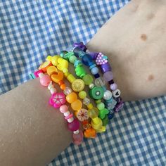 Handmade funky rainbow beaded bracelets! Decora Jewelry, Chunky Beaded Bracelets, Bracelet Ideas With Beads, Ideas With Beads, Funky Bracelets, Sunflower Paper Craft, Candy Bracelets, Sunflower Paper, Funky Bracelet