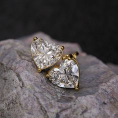 Specifications Carat Weight: 4Ct (2Ct per earring) Clarity: Vs1 (Lab Grown) VVS (Moissinite) Cut: Excellent Heart Cut Color: EF - Colorless Solid 14k Gold or 925 Sterling Silver Rhodium Finish Diamond Length: 9.23 Diamond Width: 9.23 The Jewelry Box and Specification Tag are provided Message our Shop for our Natural Diamond alternatives including Si, Vs1 & VVs clarity Heart Shaped Diamond Earrings, Princess Diamond Earrings, Diamond Alternatives, Heart Shaped Diamond, Wedding Jewelry Earrings, White Heart, Amelie, Jewelry Earrings Studs, Prong Setting