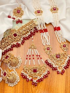 Beautiful Kundan bridal set. This set is gold plated and high quality. Message me for anymore questions! shipping is free Kundan Bridal Set, Bridal Jewelry Indian, Bride Indian, Indian Bridal Jewelry, Dance Jewelry, Islamabad Pakistan, Pakistani Jewelry, Bridal Jewellery Indian, Jewelry Indian