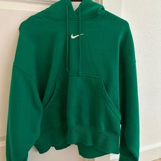 Women's Over-Oversized Pullover Hoodie. Only Worn Once, Brand New With No Issues. Shade: Sail/Malachite Size: Xxs Oversized Fit: Exaggerated And Spacious, Recommended To Size Down By One Or Two Sizes Online. **For Size Reference I Am Around 130lbs 5’5ft And The Hoodie Is Still Very Oversized On Me, It Fits Me Like A Women’s Size Small** Grounded In Style, Comfort And Versatility, Meet Our Take On Luxury Loungewear. Our Roomiest Fit Paired With Exaggerated Details (Like The Oversized Pocket And T Hoodies Green, Green Nike Hoodie, Nike Sportswear Phoenix Fleece, Luxury Loungewear, Tops Nike, New York Fall, Loungewear Luxury, Green Hoodie, Shade Sail