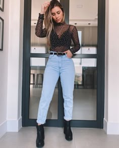 Party Wear Jeans Top Outfit, Sheer Top Outfit Night, Outfit Casual Noche, Bar Outfit Night Fall, Body Transparente, Sheer Top Outfit, Jean Top Outfits, Body Tule, Smart Casual Women Outfits