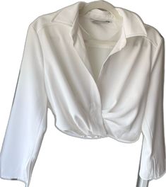 Elegant Cropped Shirt, Chic White Cropped Shirt, White Cropped Top For Formal Occasions, Zara Long Sleeve Top For Office, Elegant Cropped Zara Blouse, Elegant Cropped Shirt For Fall, Elegant Cropped Blouse By Zara, Chic Cropped Office Shirt, Chic Collared Tops For Office Wear