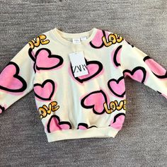 Brand New With Tags Zara Toddler Girls Size 3-4 Graffiti Heart Love Sweatshirt Pink Long Sleeve T-shirt With Heart Graphic, Cute Long Sleeve Top With Heart Graphic, Cute Long Sleeve Tops With Heart Graphic, Playful Pink Tops For Babies, Pink Letter Print Tops For Playwear, Pink Heart Print T-shirt For Spring, Sweet Pink Tops With Cartoon Print, Cute Long Sleeve T-shirt With Heart Print, Pink Long Sleeve Top With Heart Graphic