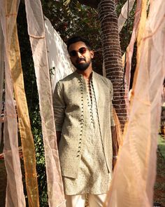 Jodhpuri Pattern For Men, Short Kurta With Pants For Men, Boys Mehndi Dresses Pakistani, Kl Rahul Wedding, Casual Look For Men, Date Fashion, Men Fashion Photoshoot