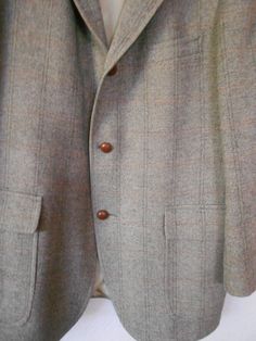 "Wellington clothes custom made men's classic dress/sport jacket Camel hair Woven in Scotland Herringbone and stripes Two front pockets with flaps, one top pocket Three inside pockets Great condition Dimension shoulder 18\" chest 22\" sleeve 24\" length 31\"" Classic Fitted Tweed Sport Coat, Classic Fitted Tweed Jacket With Patch Pockets, Classic Fitted Sport Coat With Patch Pockets, Tailored Classic Sport Coat With Herringbone Pattern, Classic Brown Tweed Jacket With Patch Pockets, Fitted Sport Coat With Herringbone Pattern And Lapel Collar, Classic Tweed Suits With Pockets, Fitted Winter Suit With Patch Pockets, Fitted Sport Coat With Patch Pockets