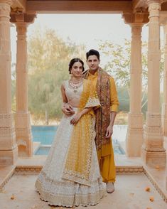 Haldi Outfit For Bride, White Lehenga Choli, Haldi Dress, Chikankari Lehenga, Pengantin India, Haldi Outfit