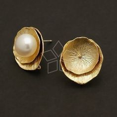 SI-292-MG / 2 Pcs - Lotus Leaf Earring Findings, Matte Gold Plated over Brass Body with .925 Sterlin Leaf Earring, Flower Ear, Lotus Leaves, Lotus Leaf, Handmade Gold, Earring Findings, Leaf Earrings, Matte Gold, Ear Studs