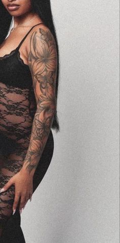 Tattoo Ideas Female Meaningful Unique, Tattoo Ideas Female Meaningful, Shoulder Tats, Small Henna, Fitness Marketing, Feminine Tattoo Sleeves, Female Tattoos