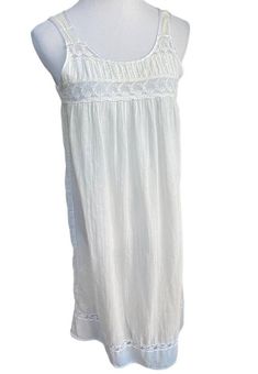 Vtg Nightgown Cotton Lace Embroidery Cottagecore 10 White Prairie Marks Spencer Sleeveless Lace Sleepwear For Vacation, Sleeveless Lace Trim Nightgown For Vacation, White Broderie Anglaise Nightgown For Sleep, White Lace Patchwork Nightgown For Loungewear, White Nightgown With Lace Patchwork For Loungewear, Sleeveless Lace Beach Nightgown, Delicate Lace Sleepwear For Beach, Bohemian White Sleepwear For Daywear, Bohemian Sleepwear With Lace Trim For Loungewear