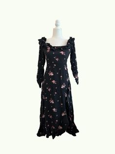 Long Sleeve Vintage H&M Black Maxi Dress 🖤 Size: S Measures: Bust: 28" Waist: 32" Length: 40" Brand: H&M Year 2000s Excellent condition Classy and beautiful! Free shipping in the US 2000s Dress, Maxi Dress Vintage, Black Floral Maxi Dress, Floral Print Maxi Dress, Floral Print Maxi, Romantic Dress, Black Maxi, Dress Floral, Dress Vintage