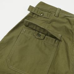 These USAF utility trousers are a fresh, and versatile offering from a brand with a constant eye on military authenticity. This beautifully deep navy colourway is combined with a high rise and a loose fitting leg for superb comfort and freedom of movement. Two large and two small patch pockets adorn the front of these trousers, and two on the back make these trousers incredibly convenient for storage on the go. Waist adjuster tabs have been added along with the belt loops for convenience of fit, Pant Pocket Design, Trending Pants, Utility Trousers, Trousers Details, Workwear Vintage, Military Pants, Garment Pattern, Pants Details, Men Trousers