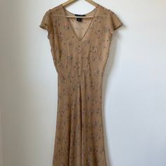 Ralph Lauren Silk Dress Size 12 I Think This Dress Is From The Late 90s Or Early 200s 100% Silk, Has A Delicate Crepe Feel & No Stretch Fabric Is Sheer Vintage Fitted V-neck Midi Dress, Vintage V-neck Midi Dress For Summer, Vintage V-neck Fitted Midi Dress, Ralph Lauren Spring Floral Print Dresses, Ralph Lauren Spring Floral Dresses, Ralph Lauren Summer Knee-length Dresses, Ralph Lauren Knee-length Summer Dresses, Ralph Lauren Midi Dress For Daywear, Fitted Ralph Lauren V-neck Midi Dress