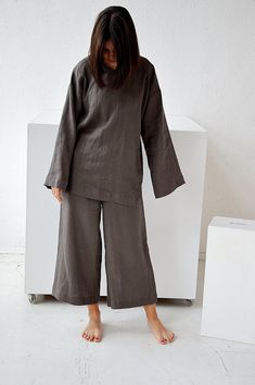 "Weathered wood culottes linen pants for woman. Midi loose flared pants with pockets. Choose size: XS Waist 66 - 68 cm. / (26\" - 26 3/4\") Hips 90 - 92 cm. / (35 1/2\" - 36 1/4\") S Waist 70 - 72 cm. / (27 3/4\" - 28 1/4\") Hips 94 - 96 cm. / (37\" - 37 3/4\") M Waist 74 - 76cm. / (29 1/4\" - 30\") Hips 98 - 100 cm. / (38 1/2\" - 39 1/4\") L Waist 78 - 80 cm. / (30 3/4\" - 31 1/2\") Hips 102 - 104 cm. / (40 1/4\" - 41\") XL Waist 82 - 84 cm. / (32 1/4\" - 33\") Hips 106 - 108 cm. / (41 3/4\" - Linen Wide-leg Pants For Fall, Baggy Linen Wide Leg Pants For Fall, Wide-leg Linen Bottoms For Fall, Wide Leg Linen Pants For Fall, Spring Oversized Solid Wide Leg Pants, Fall Linen Wide-leg Pants, Linen Wide Leg Pants For Fall, Relaxed Fit Linen Bottoms For Fall, Flax Wide Leg Pants For Spring Workwear