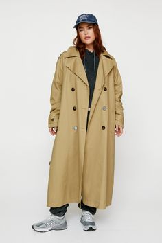 Trench Coat Plus Size, Velvet Dress Maxi, Plus Size Trench Coat, Coat Plus Size, Look Plus Size, Short Playsuit, Knitwear Tops, Shoes With Jeans, Casual Fit