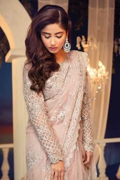 Wedding Dresses Indian Sisters, Full Sleeves Blouse Designs, Sajal Ahad, Family Photo Outfits Winter, Sajal Aly, Designer Sarees Wedding, Full Sleeve Blouse, White Saree