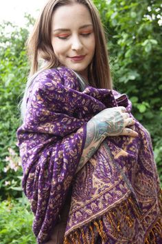 A lovely long, wide shawl with a paisley design which can also be worn as a wrap or oversized scarf. Made of yaks wool which feels really soft and cosy next to your skin and keeps you warm in winter. Measures 80 x 37"  Code: YAK SHAWL (CHAYAKS)  Colour: Mauve Also available in Burgundy, Turquoise Green, Black or Purple, please check our listings. Hippie Shawl, Oversize Scarf, Meditation Blanket, Paisley Scarf, Victoria Fashion, Boho Paisley, Vert Turquoise, Blanket Shawl, Paisley Scarves