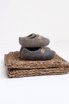 "Kids felt slippers - perfect indoor eco children slippers. Natural wool toddler, girl or baby slippers - perfect thing to have warm and cozy foot on a cool autumn or winter day. These kids house shoes made from high quality rough wool and that makes a tickle \"massage\" to the feet and it's skin. This baby booties is best for anyone who is looking something pure natural and healthy. To make such a cute slippers we use only not colored and chemically untreated wool that saves best of it's featur Girl Slippers, Slippers Kids, Pink Tray, Personalised Santa Sacks, Felt Slippers, Cute Slippers, Kids Slippers, Felted Slippers, Personalized Gifts For Kids