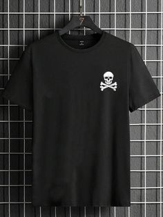 Manfinity LEGND Hombres Camiseta estampado de cráneo | SHEIN USA Casual Skull T-shirt For Fall, Casual Long Sleeve T-shirt With Skull Print, Casual Long Sleeve Skull Print T-shirt, Casual Black Halloween Top, Casual Black Skull Print Tops, Casual Black Tops With Skull Print, Skull Print, Printed Tees, Fashion Online Shop