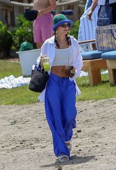 Cobalt Pants Outfit, Day Festival Outfit, Cobalt Blue Outfit, Cobalt Blue Pants, Daisy Hat, Blue Pants Outfit, Parachute Pants Outfit, Hailey Rhode Baldwin, Gia Borghini