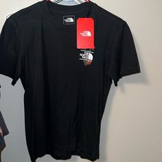 Nwt No Flaws Black The North Face Crew Neck T-shirt, The North Face Black Crew Neck T-shirt, Black Crew Neck T-shirt By The North Face, The North Face Black Casual T-shirt, Black Casual T-shirt By The North Face, Casual Black The North Face T-shirt, Casual Black T-shirt By The North Face, Pink North Face, North Face Shirts