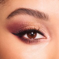 Eyeshadow palette with red & purple shades Luxury Palette, Burgundy Makeup, Makeup Brown, Golden Makeup, Fall Wedding Makeup, Wedding Eyes, Red Eye Makeup, Wedding Eye Makeup, Red Eyeshadow